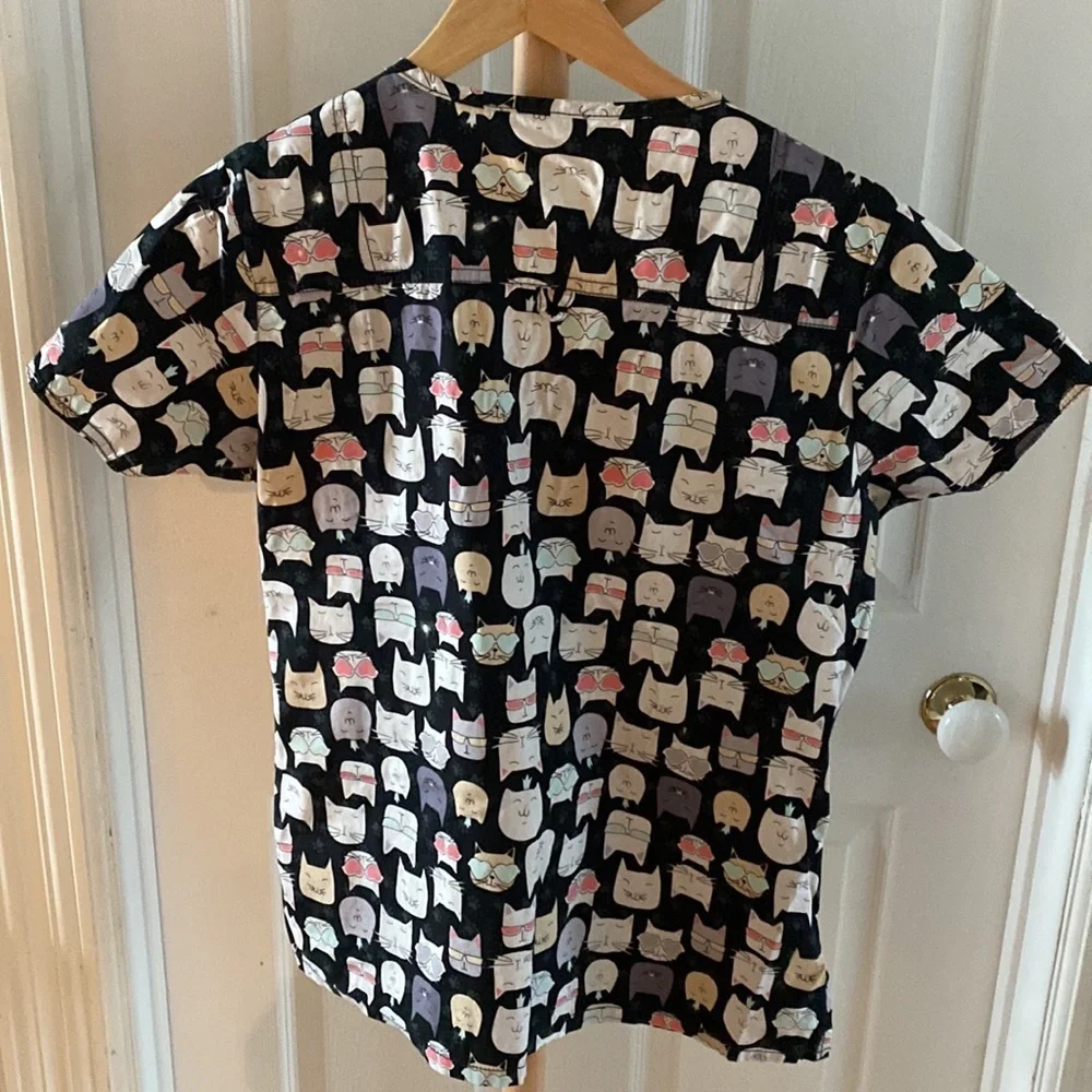 Cat print scrub top - Picture 2 of 6